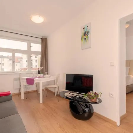 Aparthotel Rohacova 3*