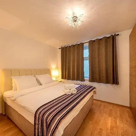 Aparthotel Rohacova 3*