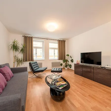 Aparthotel Rohacova 3*